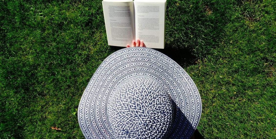 hat-2140279_1920